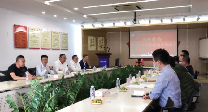 东莞市工信局与镇经发局领导莅临头号玩家参观指导